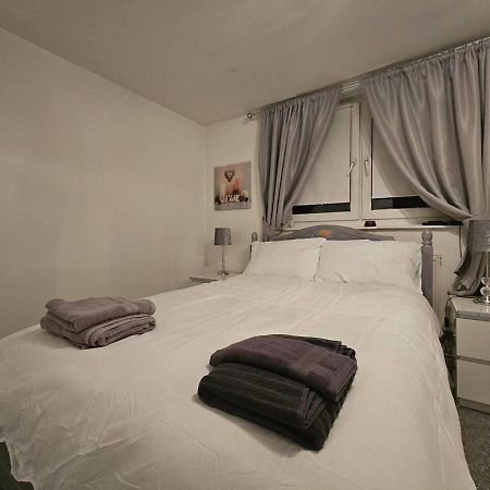 Stunning 1-Bed Apartment In London Londres Exterior foto